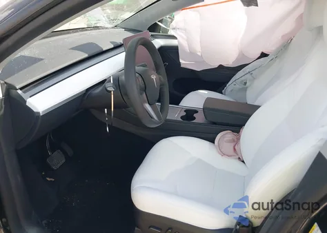 2025 Tesla Model Y Long Range Dual Motor Rear-Wheel Drive from USA, damaged, VIN 7SAYGDED3SA372602